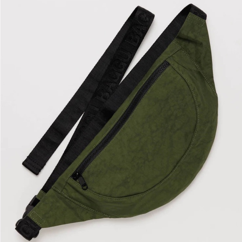 NWT Baggu Crescent Fanny Pack in Bay Laurel